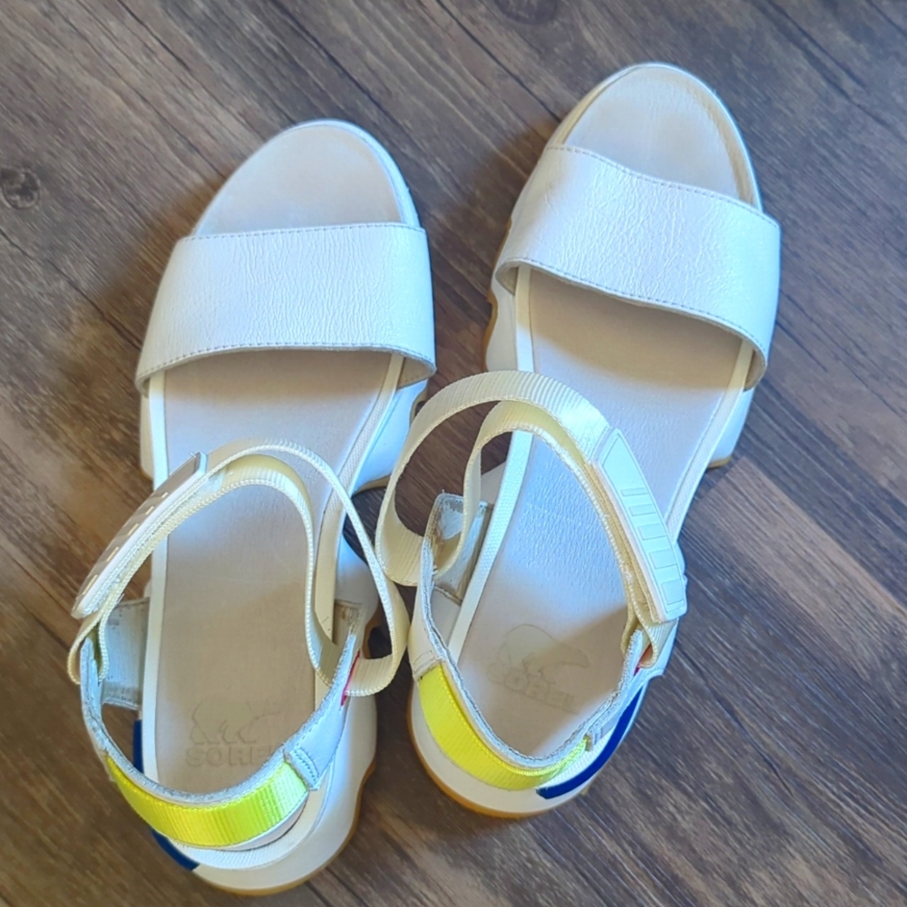 Sorel Platform Sandal Kinetic Lite Strap Cushioned Leather White Yellow Blue.